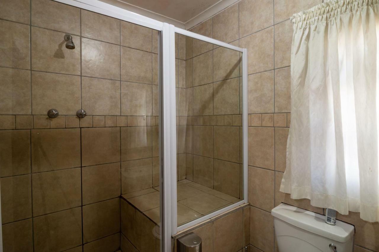 Lala Dene Lodge Bloemfontein Eksteriør billede
