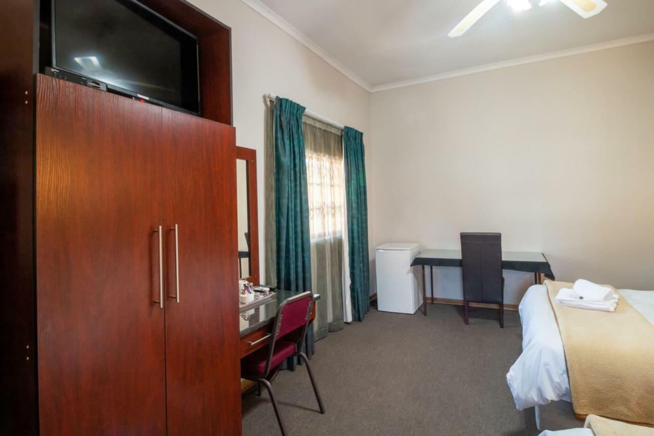 Lala Dene Lodge Bloemfontein Eksteriør billede