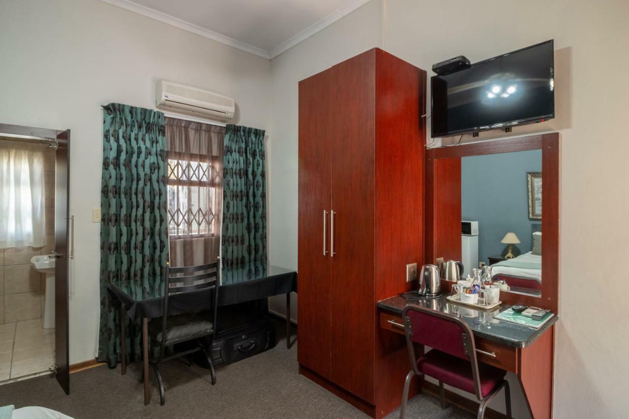 Lala Dene Lodge Bloemfontein Eksteriør billede