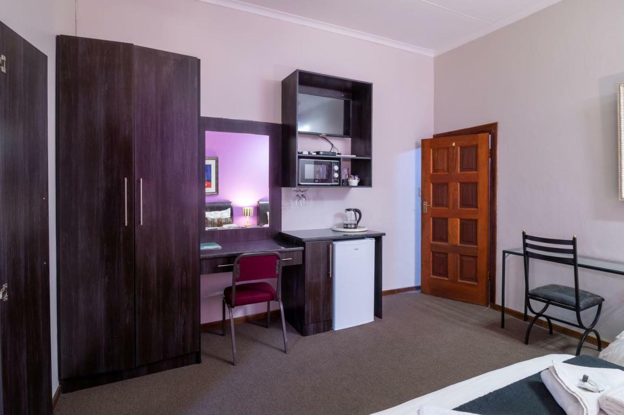 Lala Dene Lodge Bloemfontein Eksteriør billede