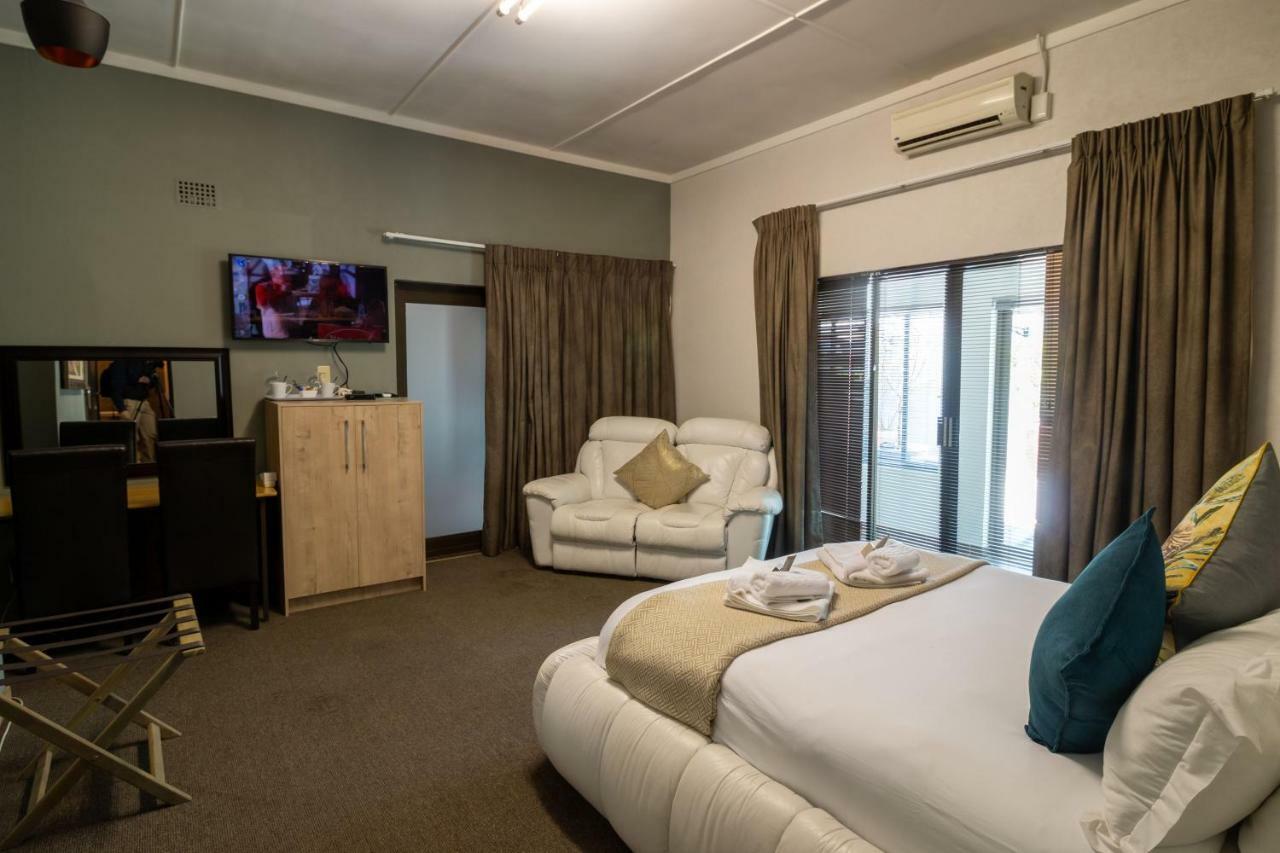 Lala Dene Lodge Bloemfontein Eksteriør billede